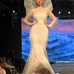 A dubble layer gown with detachable collar