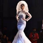 A dubble layer gown with detachable collar