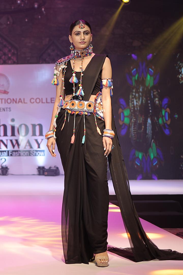 BLACK SRAEE WITH BANJARA BELT