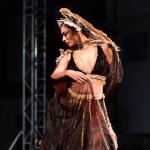 SKIRT WHIT V NICK LINE BLOUSE 2 PIECE